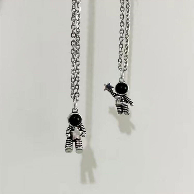 Vòng cổ mặt hình phi hành gia độc đáo cho cả nam và nữ