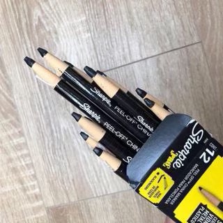 Chì đá Sharpie định hình kẻ môi, lông mày