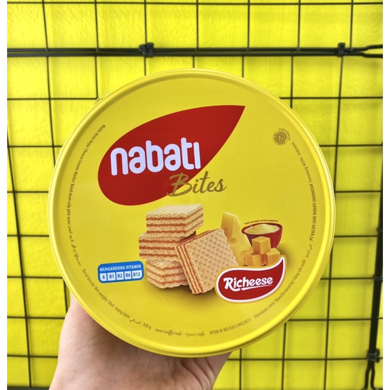 Bánh kem xốp phô mai Nabati Bites Cheese Cream Wafer hộp thiếc 300g | BigBuy360 - bigbuy360.vn