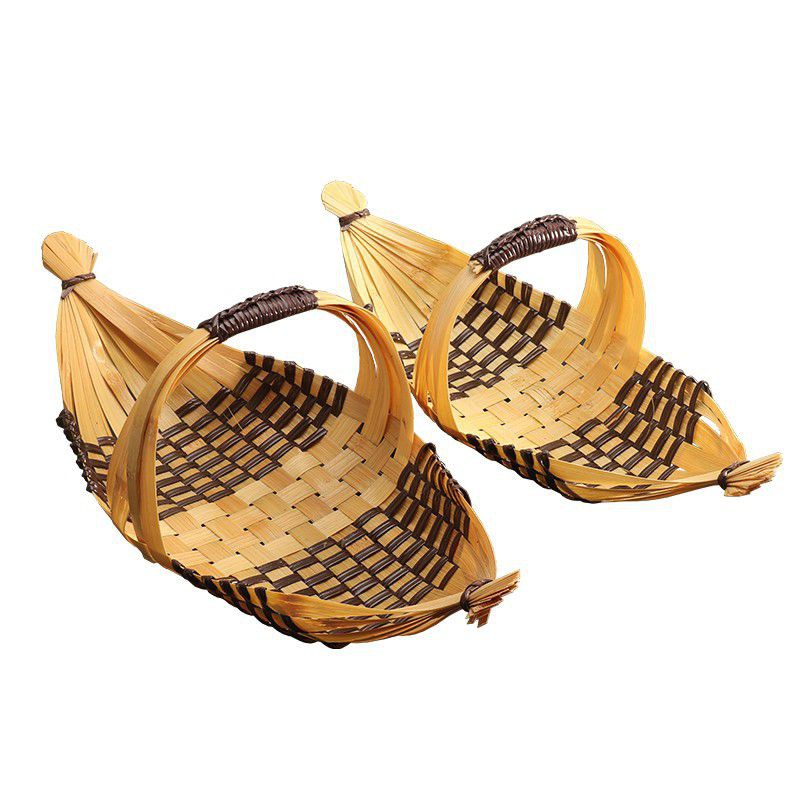 Thuyền tre có quay cầm