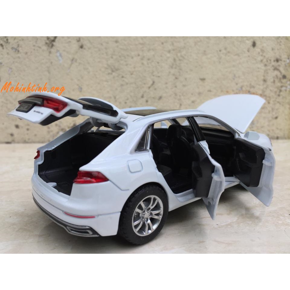 Mô hình xe ô tô AUDI Q8 1:32