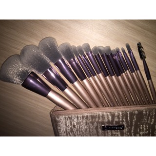 Bộ cọ Bh cosmetics Lavish Elegance 15 cây.
