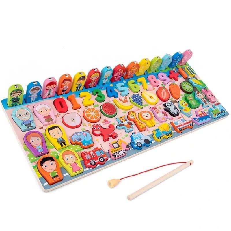 Bộ đồ chơi câu thông minh gồm các chữ cái và số, các con vật và phương tiện giao thông