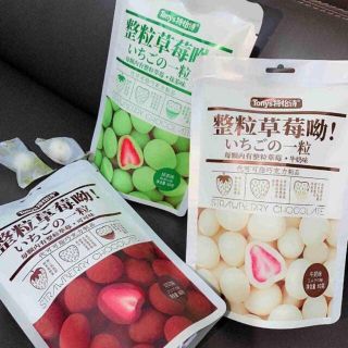 Combo xúc xích, socola bọc dâu, kẹo trà sữa trân châu