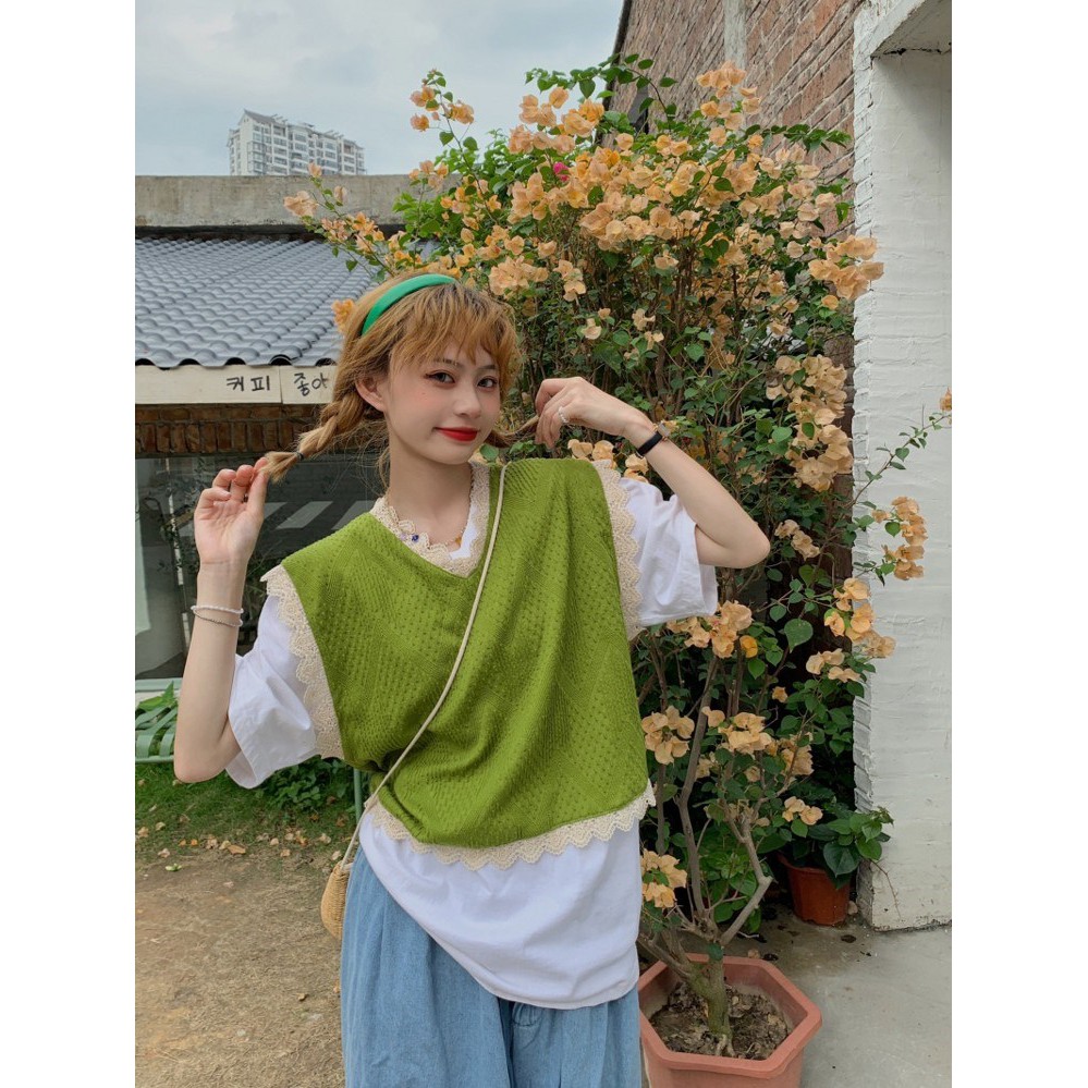 Áo gile xanh cổ ren cổ V