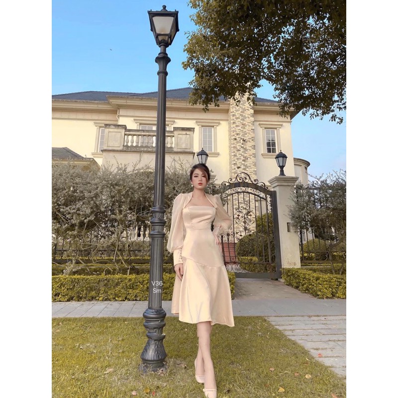 Đầm body tay phồng xẻ tà