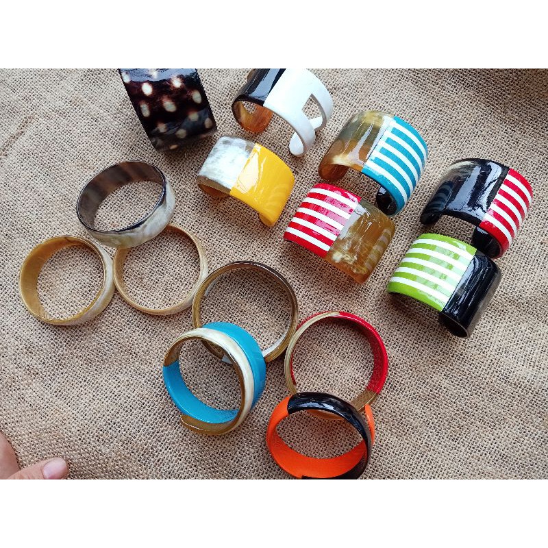 Vòng tay thời trang nữ làm bằng sừng trâu tự nhiên sơn mài hàng thiết kế xuất đi châu Âu