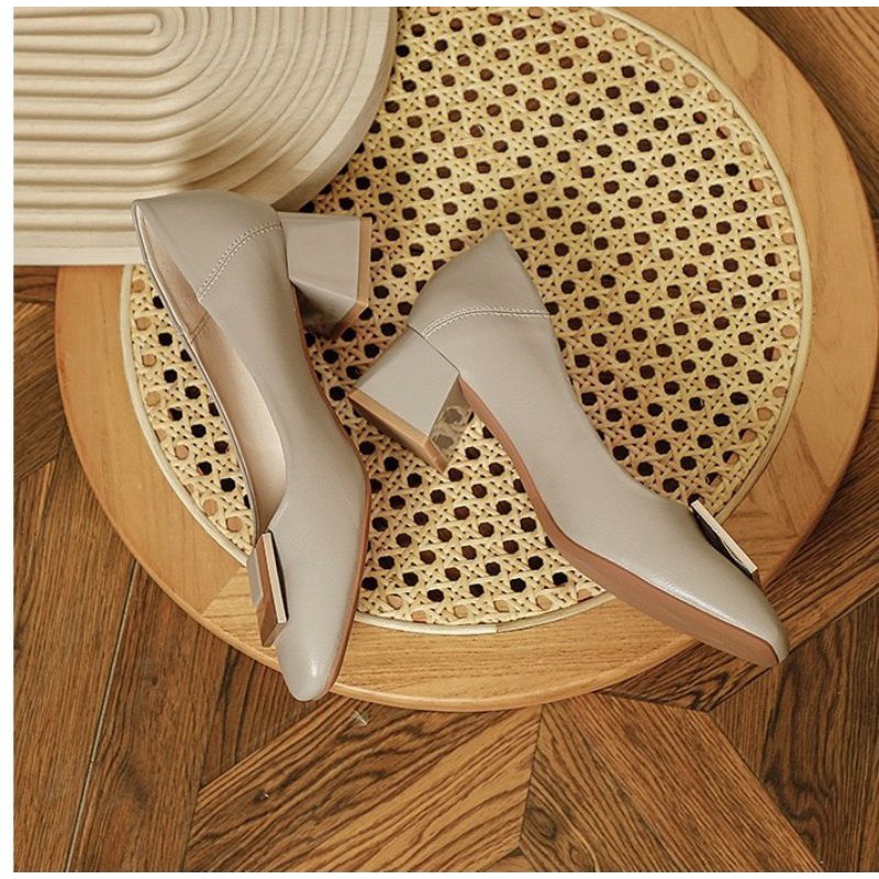 Giày công sở gót vuông da mềm khuy khoá vuông sang trọng phù hợp với váy vóc quần áo