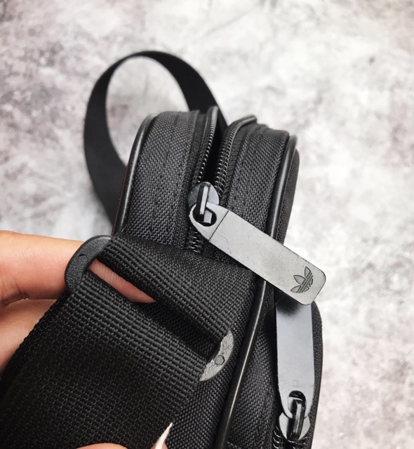 Túi mini thể thao đen sọc trắng