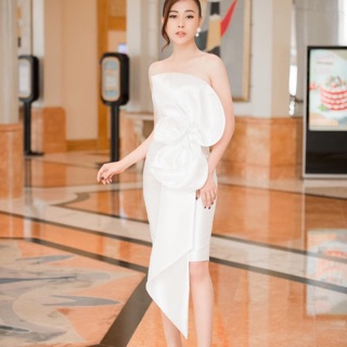 Đầm ôm body kiểu cúp ngực phối lưới đính hoa
