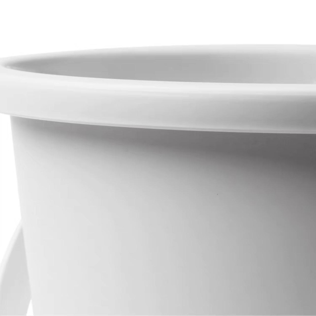 Xô nước có nắp đậy và quai xách tiện lợi màu trắng xám