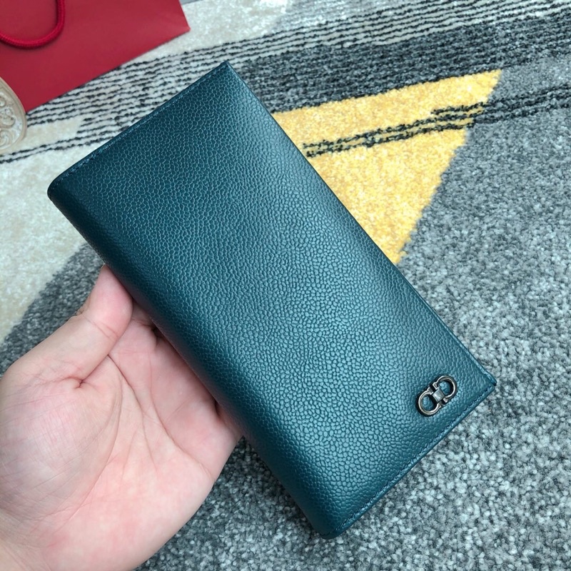 Ví dài cầm tay da thật thương hiệu Salvatore Ferragamo Ten -Forty One cao cấp mẫu mới