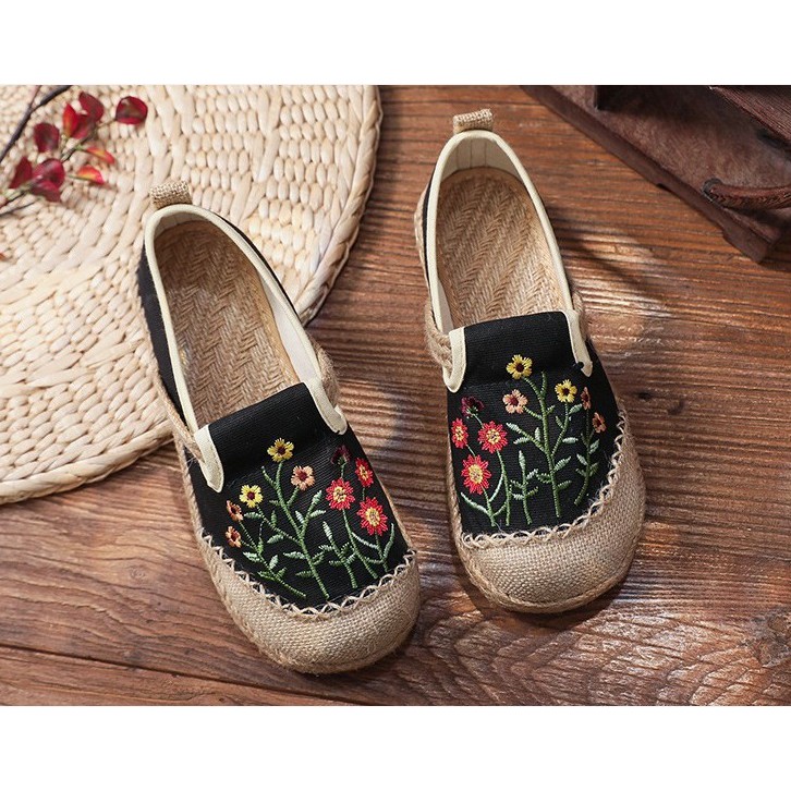 TAM30 giày vải bố thêu hoa | BigBuy360 - bigbuy360.vn