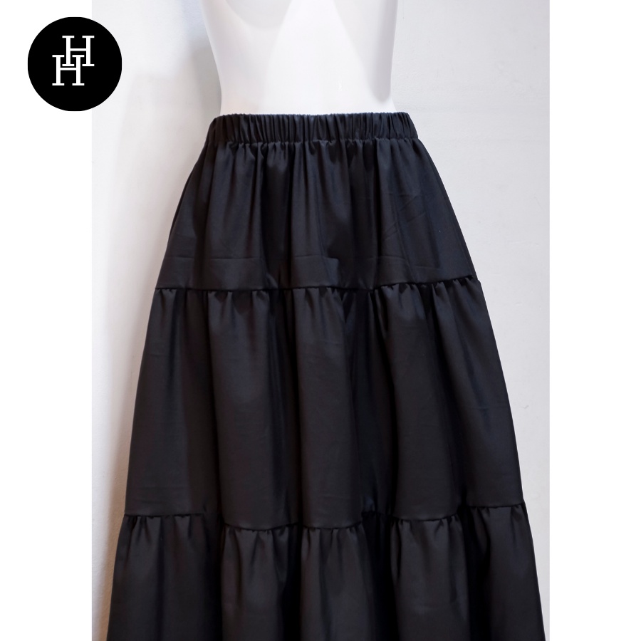 Chân váy liền tầng HCV22 lưng thun màu đen - trắng Hỉn Hỉn Store