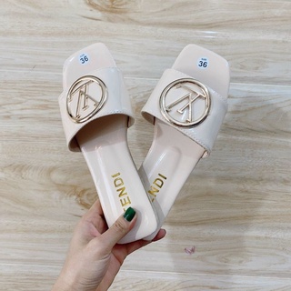 Dép lê nữ khóa đồng LV