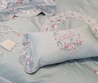 Set chăn ga lụa thêu Love