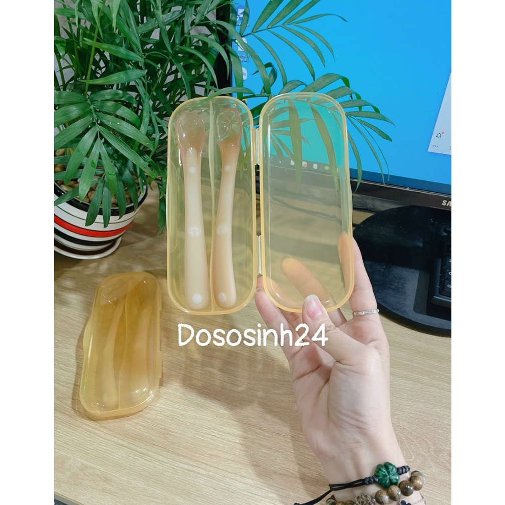 Set 2 Muỗng Ăn Dặm Cho Bé Silicon Bảo Vệ Nướu kèm hộp đựng ( Hộp Dài Vàng)