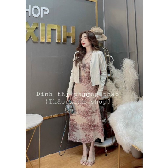 Set váy hai dây dáng dài phong cảnh kèm áo khoác trắng | BigBuy360 - bigbuy360.vn