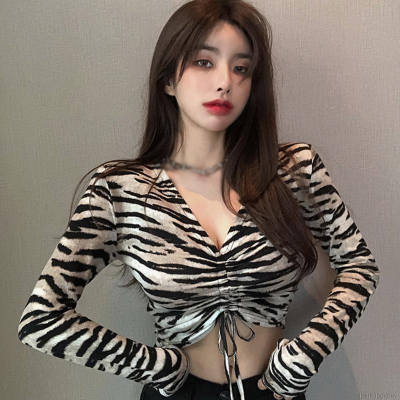Áo croptop tay dài in họa tiết ngựa vằn cổ chữ V quyến rũ
