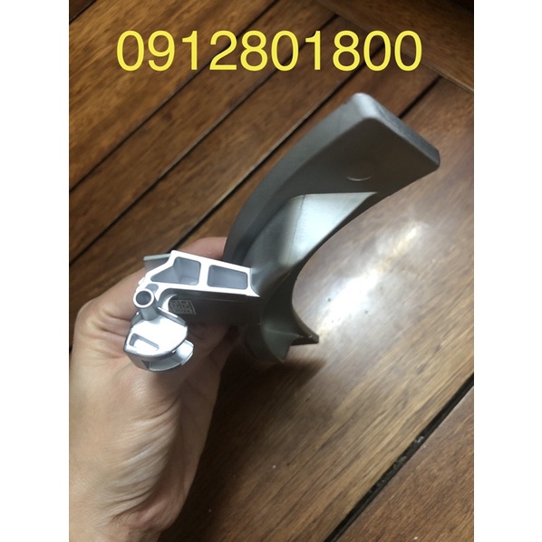 Tay nắm cửa máy giặt Electrolux mới chính hãng màu ghi xám