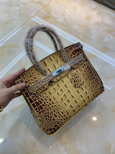 Tuí HN hếm DA CÁ SẤU