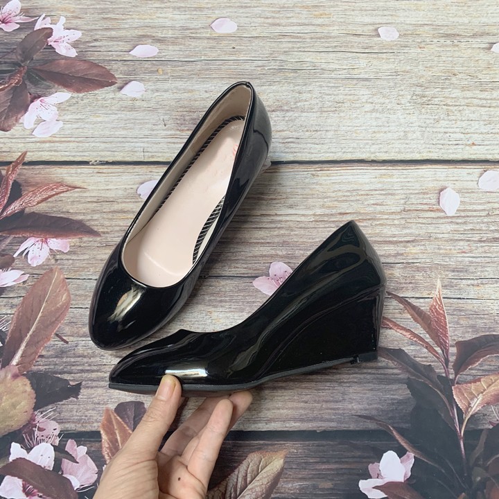 Giày nữ đế xuồng  da bóng đen và trắng bít mũi 5p có ảnh thật