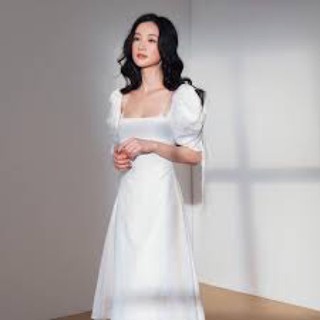 Đầm tiểu thư tay bồng cổ vuông dáng dài màu đen