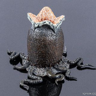 Mô hình NECA Alien Big Chap có sẵn