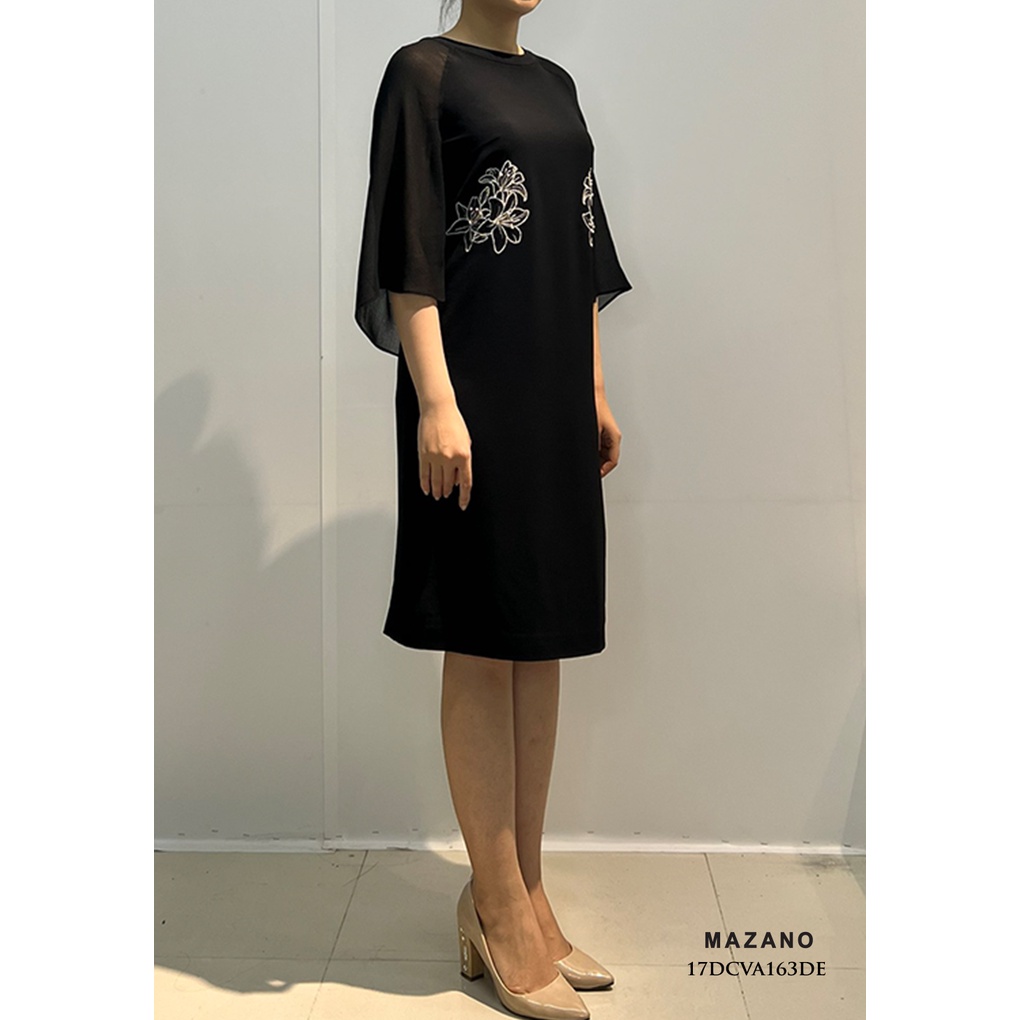 Váy đen tay lỡ thêu hoa MAZANO MS 17DCVA163DE