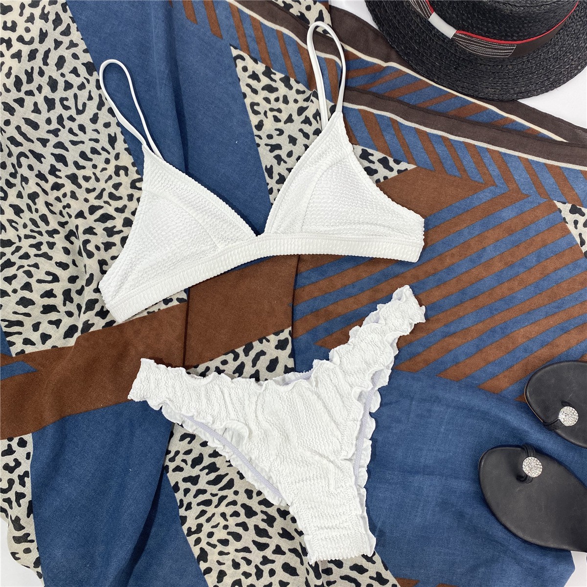 Bikini Màu Trắng Thiết Kế Cổ Chữ V Khoét Sâu | BigBuy360 - bigbuy360.vn