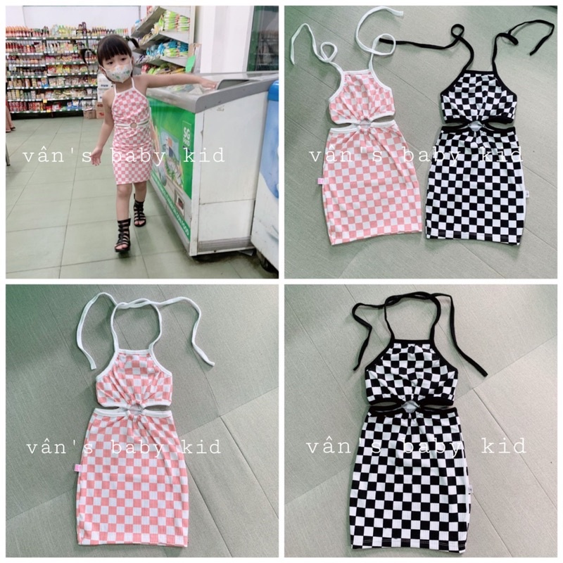 Đầm body caro  cổ yếm bé gái