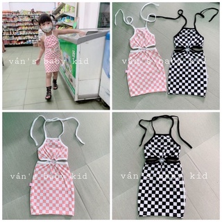 Đầm body caro cổ yếm bé gái
