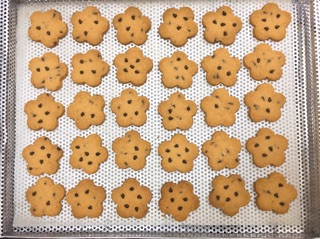 Cookies hạnh nhân, trà xanh