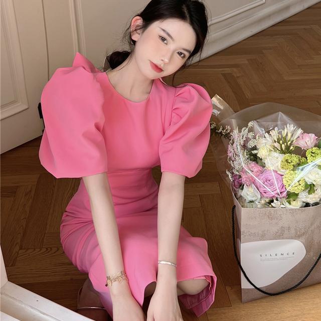 Đầm màu hồng nơ ngắn tay phồng hở lưng khoét giữa cho nữ UBU6