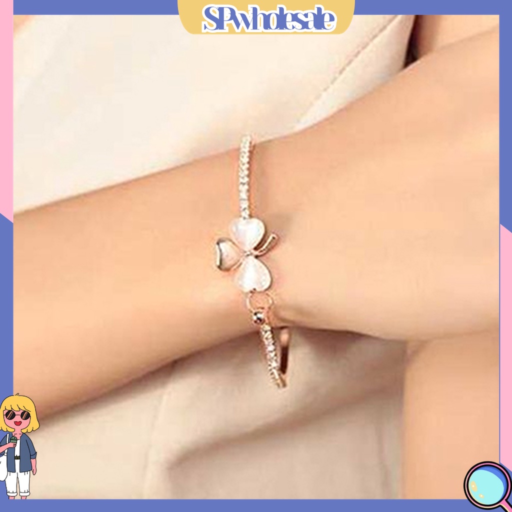 Vòng tay mạ vàng đính đá opal giả hình cỏ 3 lá cho nữ
