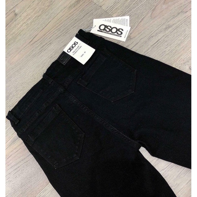 hình shop chụp - quần jeans rách gối