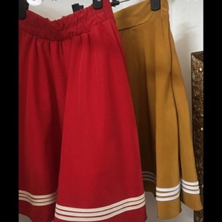Chân váy Đỏ viền trắng fox store
