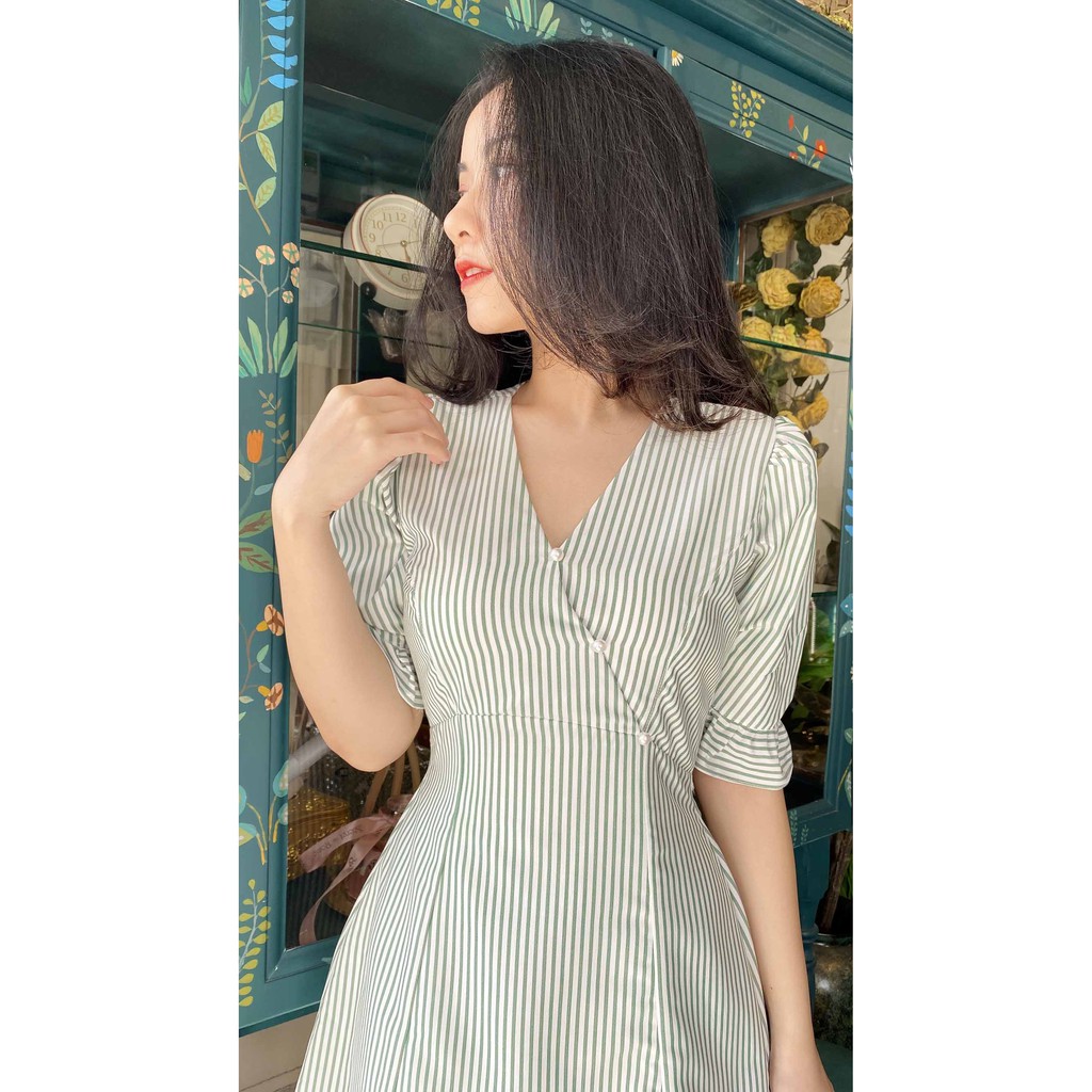 Đầm xanh công sở cho nàng lép cổ tim tôn dáng khoe eo thon và cao hơn với sọc dọc | BigBuy360 - bigbuy360.vn