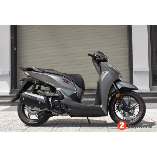Cần để chân sau đen mờ sh 300i sh 350i sh việt 2012 đến 2022 honda miếng nhôm đen mờ