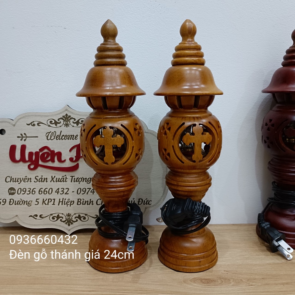 Đèn gỗ kiểu điêu khắc hình Thánh giá cao 24cm có dây nối sẵn