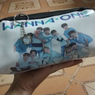 Hộp bút WANNA-ONE( tặng 1 móc khóa khi mua )