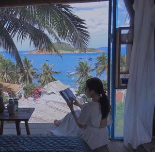 ĐẦM TRẮNG HỞ LƯNG