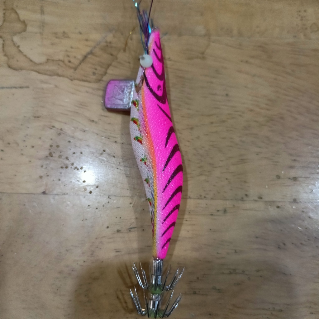 Tôm vải kim tuyến, câu mực