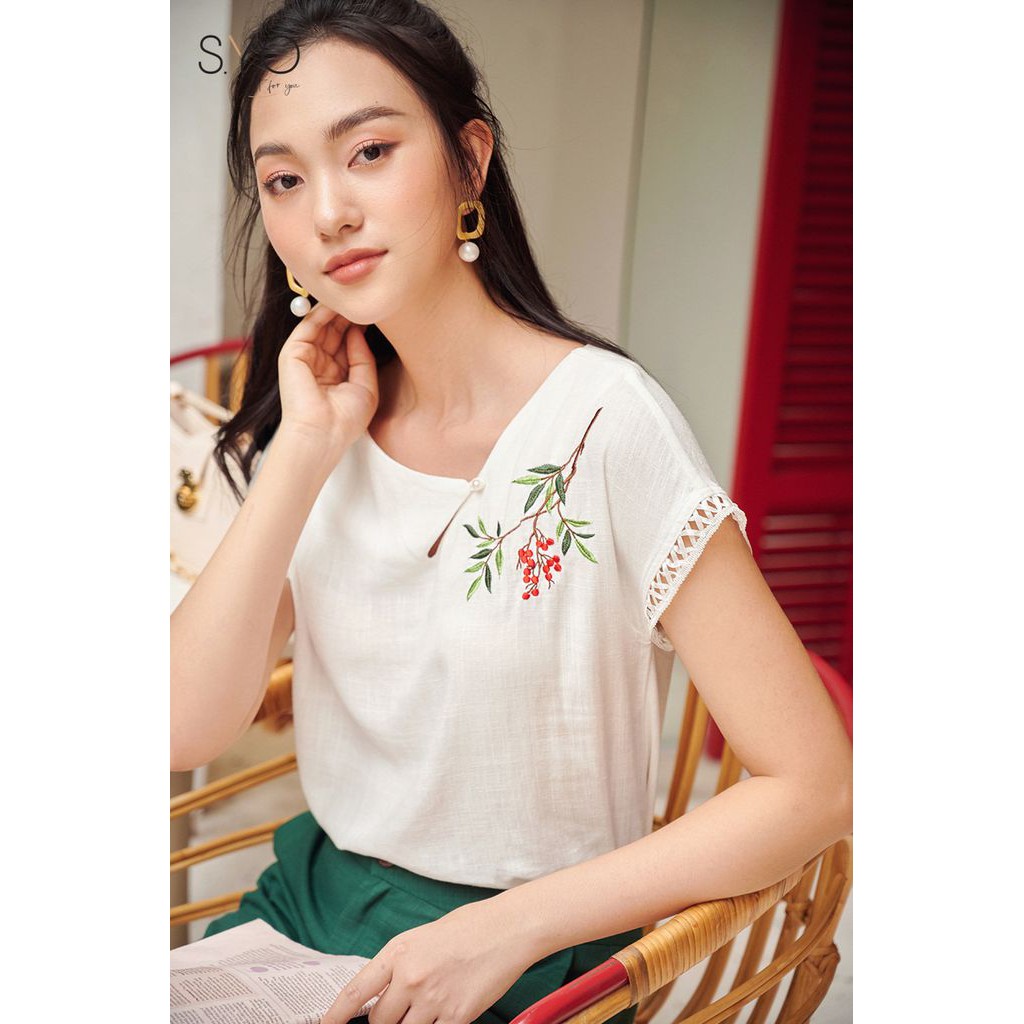 Áo sơ mi trắng thêu hoa ngực S.Y.O size L