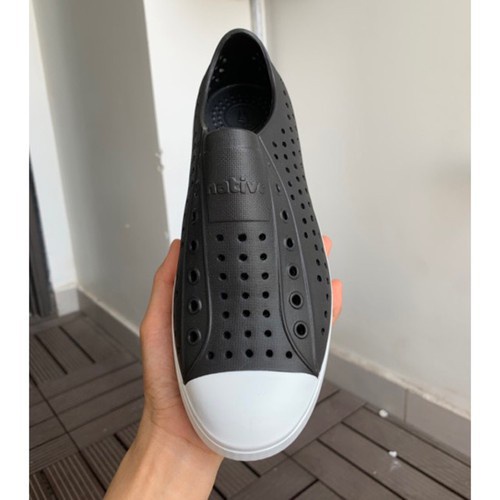 giày nativeFREESHIPgiày native họa tiết đen mũi trắng SHINNATIVE1V9 tặng thêm 2 sticker native
