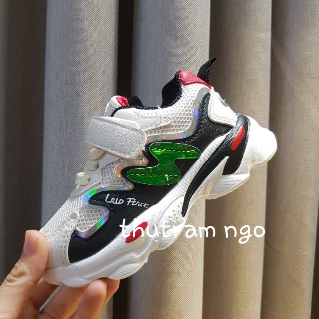 Giày sneaker dành cho bé trai