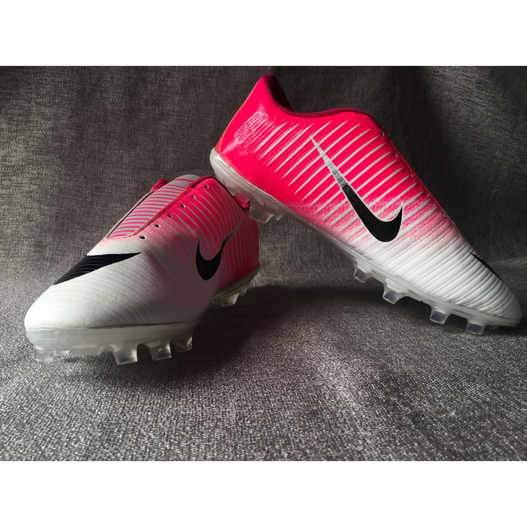 Giày đá bóng sân cỏ tự nhiên-  mẫu móng lớn thiết kế