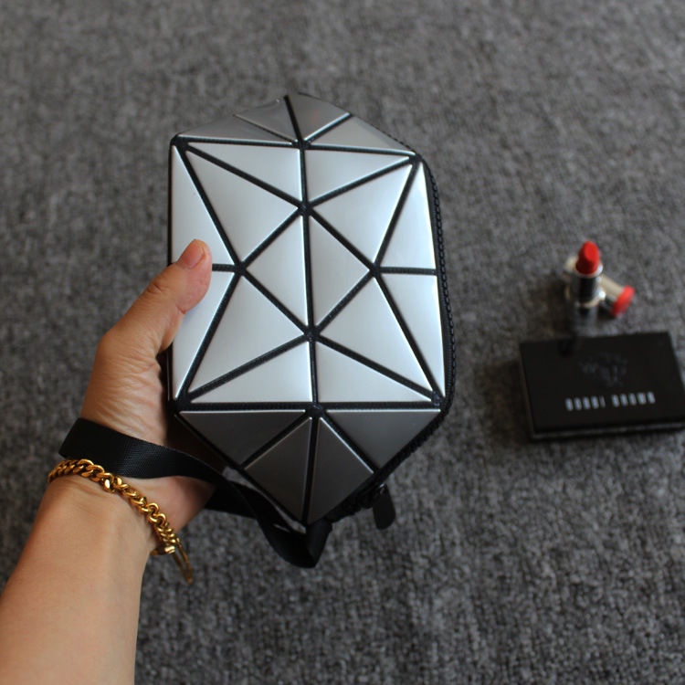 Túi đựng mỹ phẩm mini họa tiết hình thoi xinh xắn