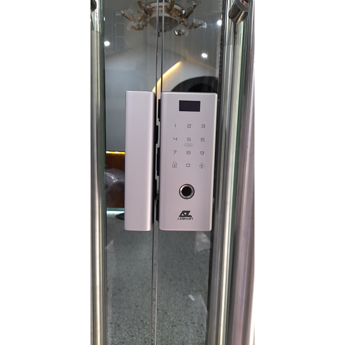 Khoá cửa vân tay G200 phù hợp lắp đặt cho các mẫu cửa kính, văn phòng, chung cư-khách sạn. Hợp kim Kẽm