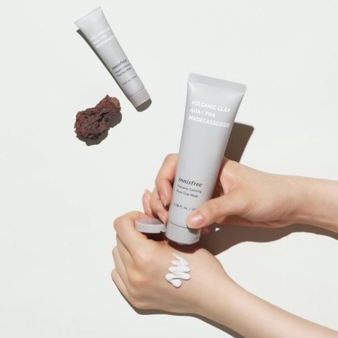 Mặt nạ đất sét làm dịu lỗ chân lông innisfree Volcanic Calming Pore Clay Mask 100ml 2022 - Ninishop